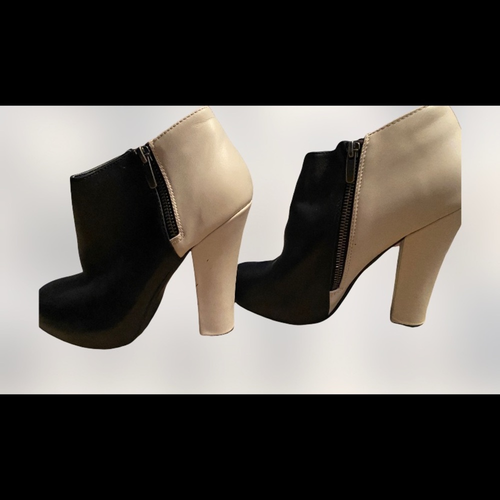 Booties Shoemint size 8.5M in great pre Owned condition, Nancy style